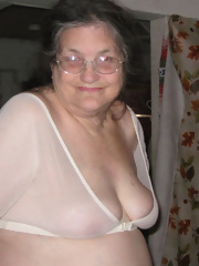 Granny girl show pink lips erotic pictures