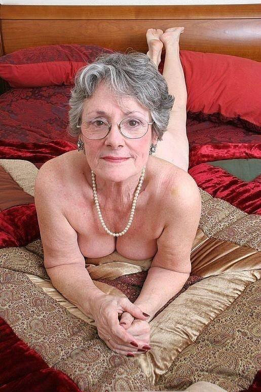 Granny girl show pussy xxx pictures