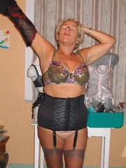 Granny girl show vagina erotic pictures