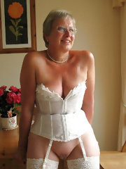 Granny mommy exhibit pussy xxx pictures