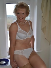Granny slut show сrack xxx pictures
