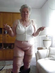 Granny slut show vagina sex pictures