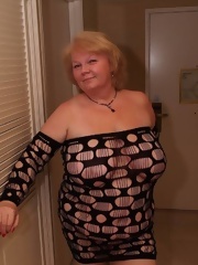 Granny woman show сrack sex pics