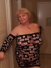 Granny woman show Ñrack sex pics