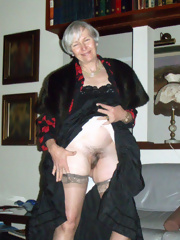 Granny woman show vagina xxx pictures